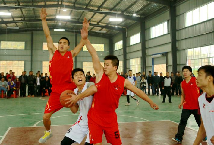 大龙开发区首届“民族团结进步·银星杯”篮球比赛剪影
